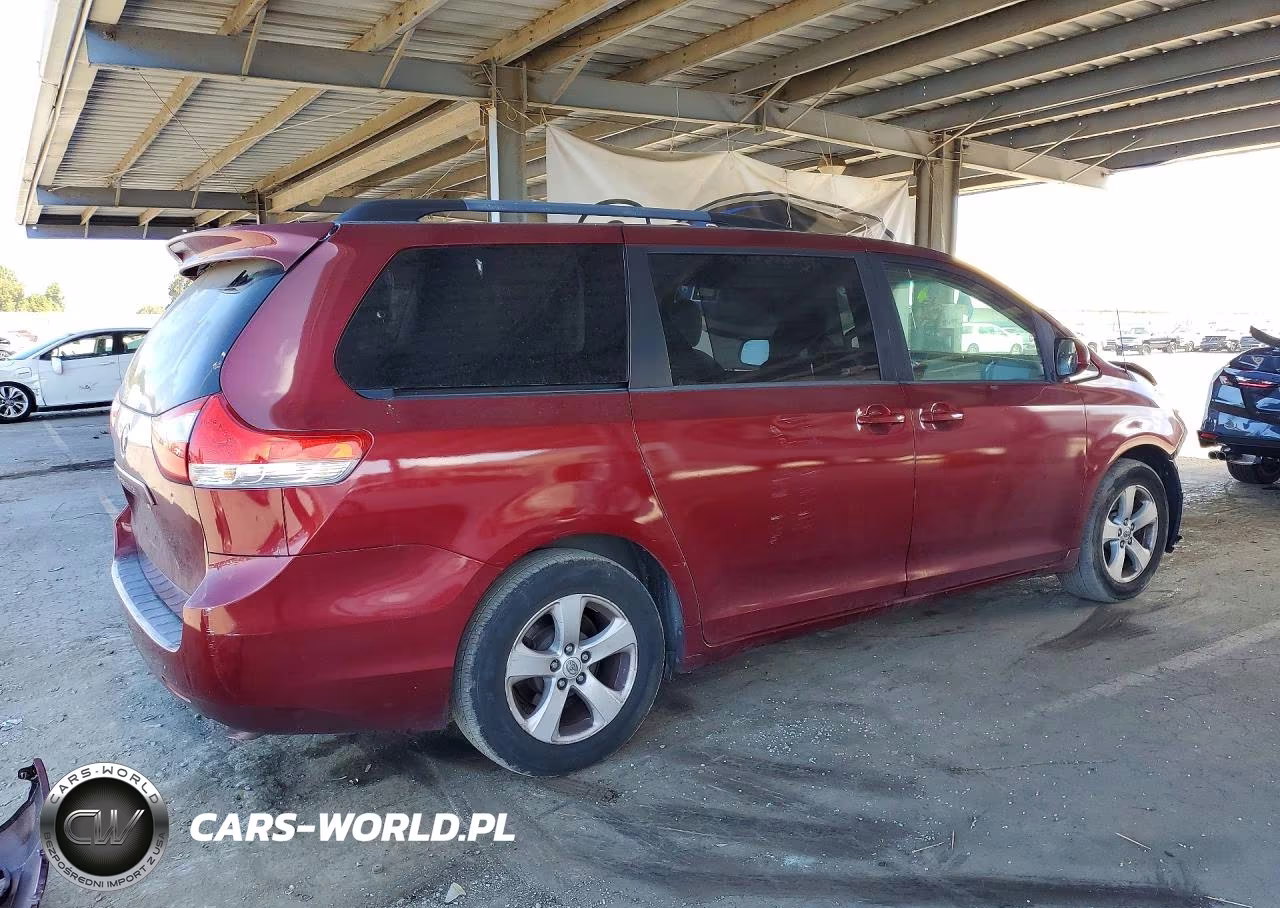 2014 Toyota Sienna Le VIN:5TDKK3DC3ES526684 - 3