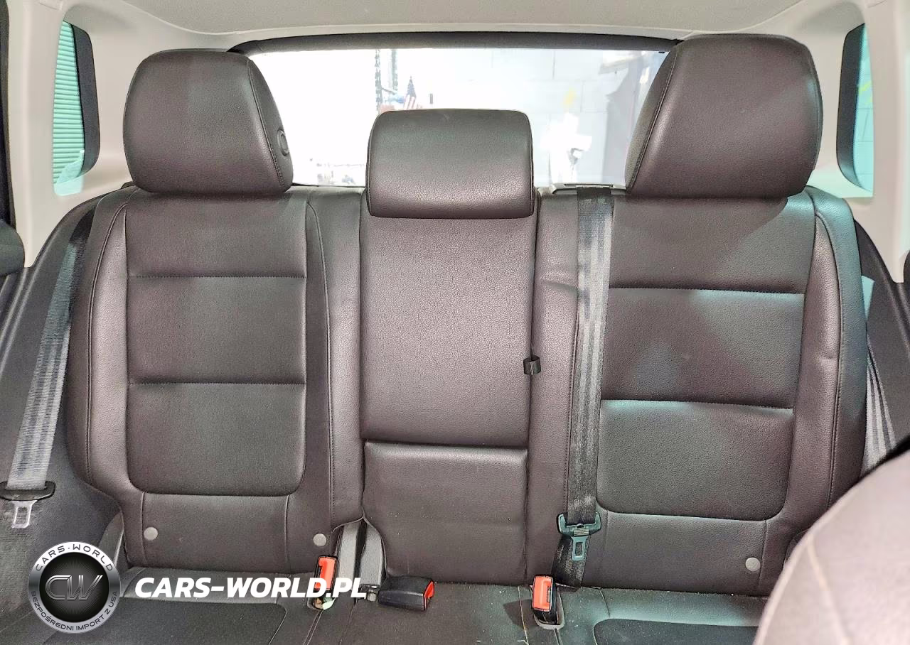 2015 Volkswagen Tiguan S VIN:WVGBV7AX3FW517132 - 10