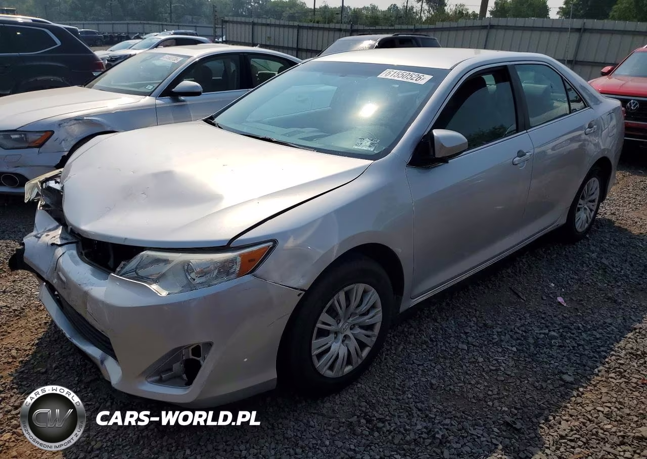 2013 Toyota Camry Le – zdjęcie 1 z 12