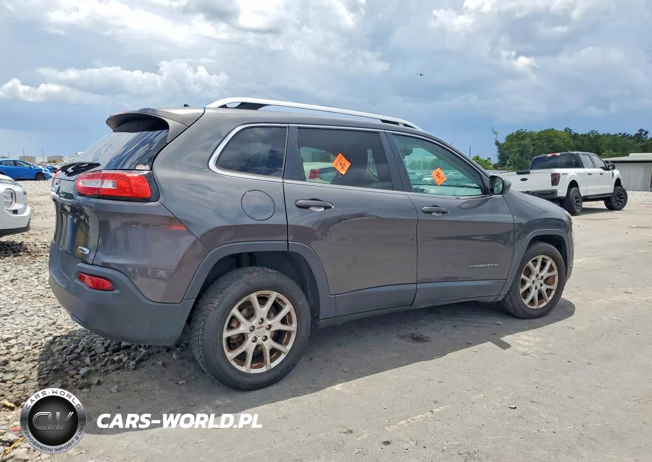2016 Jeep Cherokee Latitude VIN:1C4PJLCB2GW336010 - 3