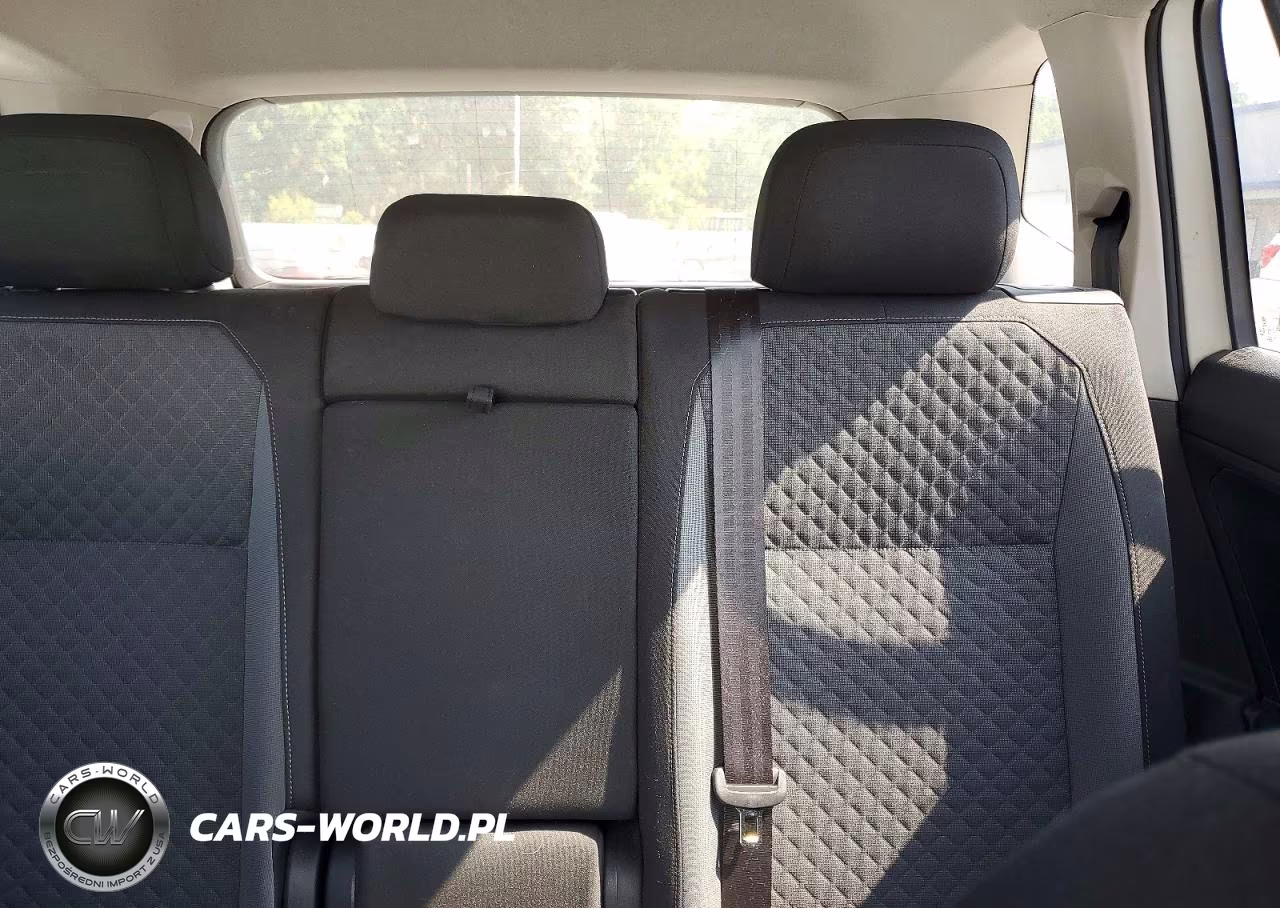 2018 Volkswagen Tiguan S VIN:3VV1B7AX2JM036114 - 10