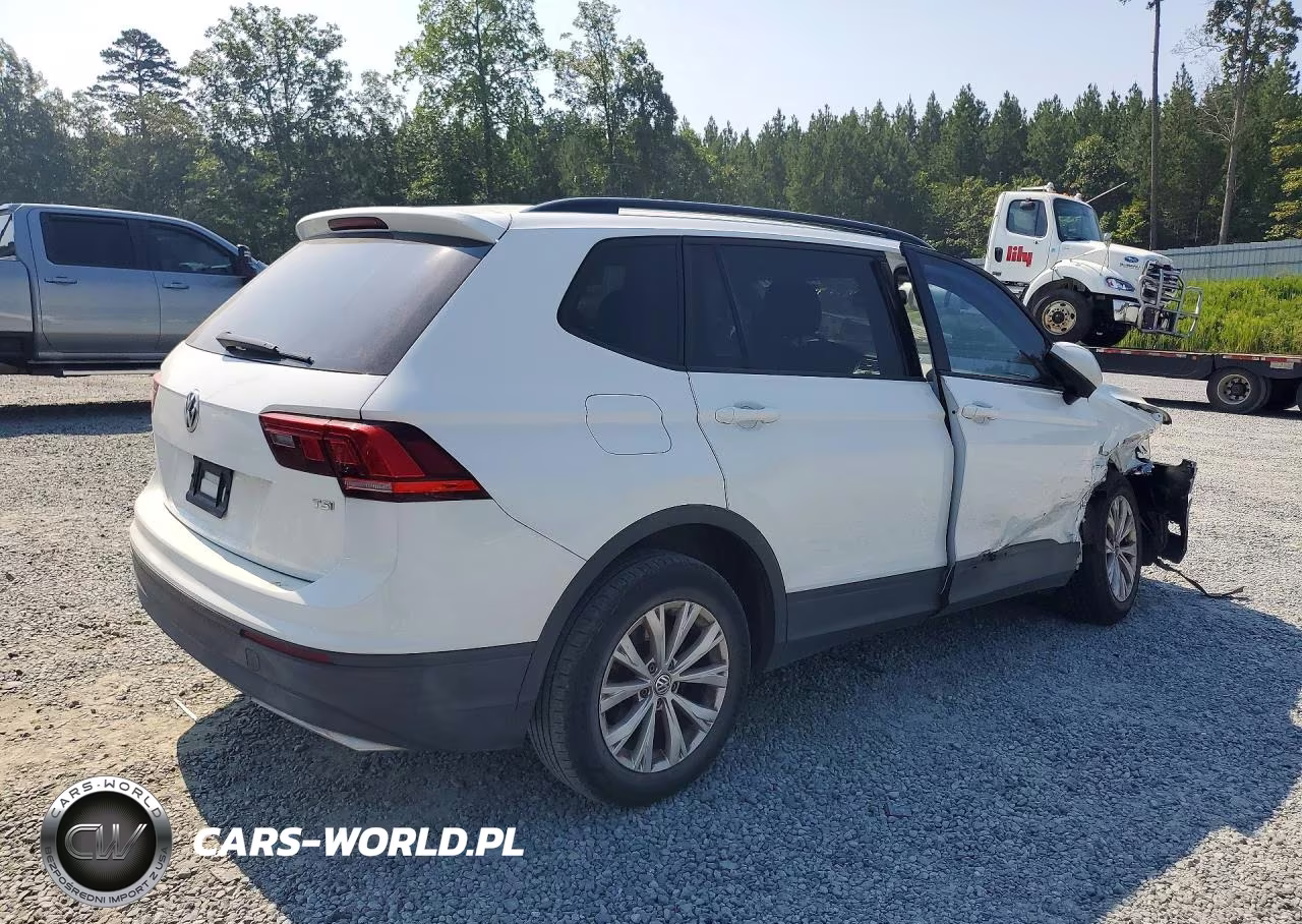 2018 Volkswagen Tiguan S VIN:3VV1B7AX2JM036114 - 3