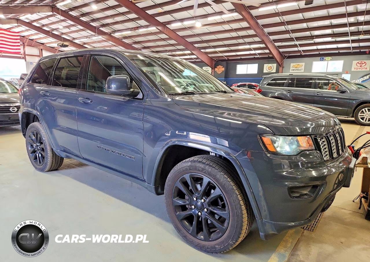 2018 Jeep Grand Cherokee Laredo VIN:1C4RJFAG5JC120413 - 4