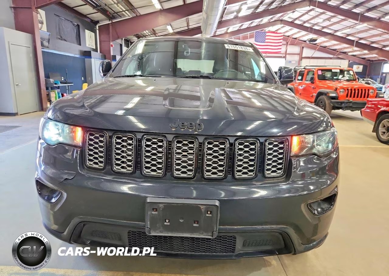 2018 Jeep Grand Cherokee Laredo VIN:1C4RJFAG5JC120413 - 5