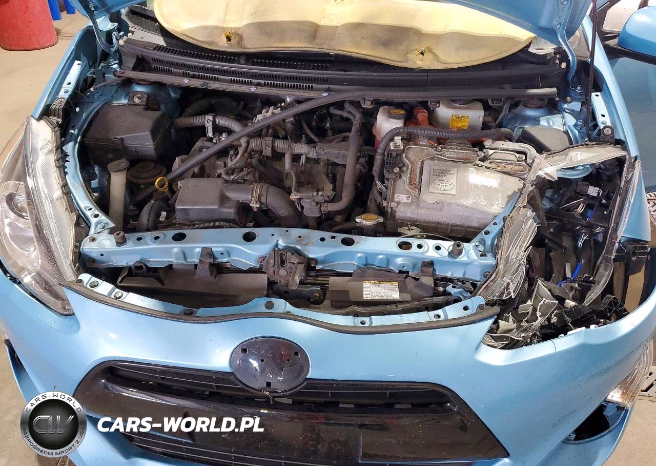 2015 Toyota Prius C Three VIN:JTDKDTB39F1098695 - 11