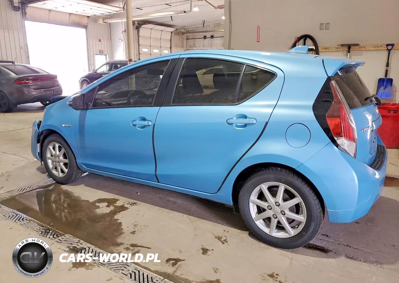 2015 Toyota Prius C Three VIN:JTDKDTB39F1098695 - 2