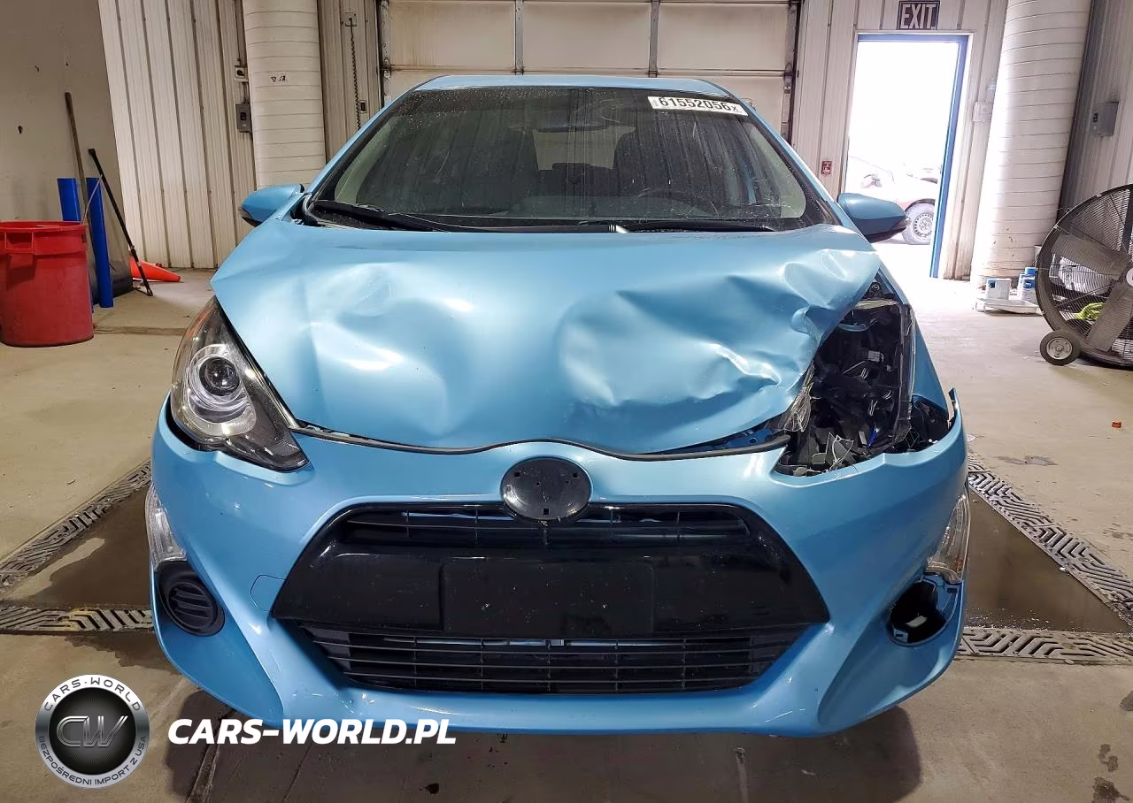 2015 Toyota Prius C Three VIN:JTDKDTB39F1098695 - 5