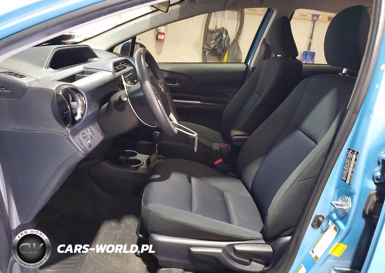 2015 Toyota Prius C Three VIN:JTDKDTB39F1098695 - 7