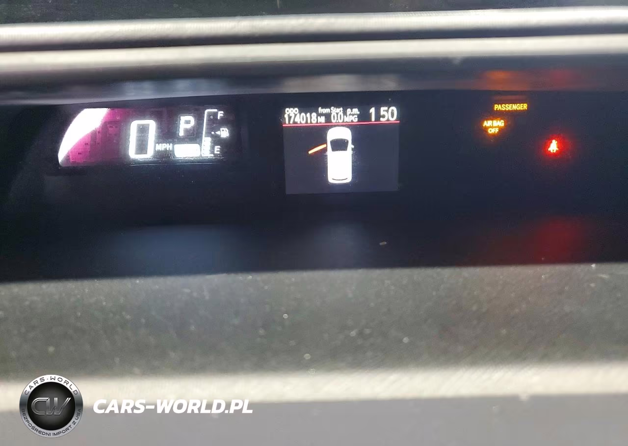 2015 Toyota Prius C Three VIN:JTDKDTB39F1098695 - 9