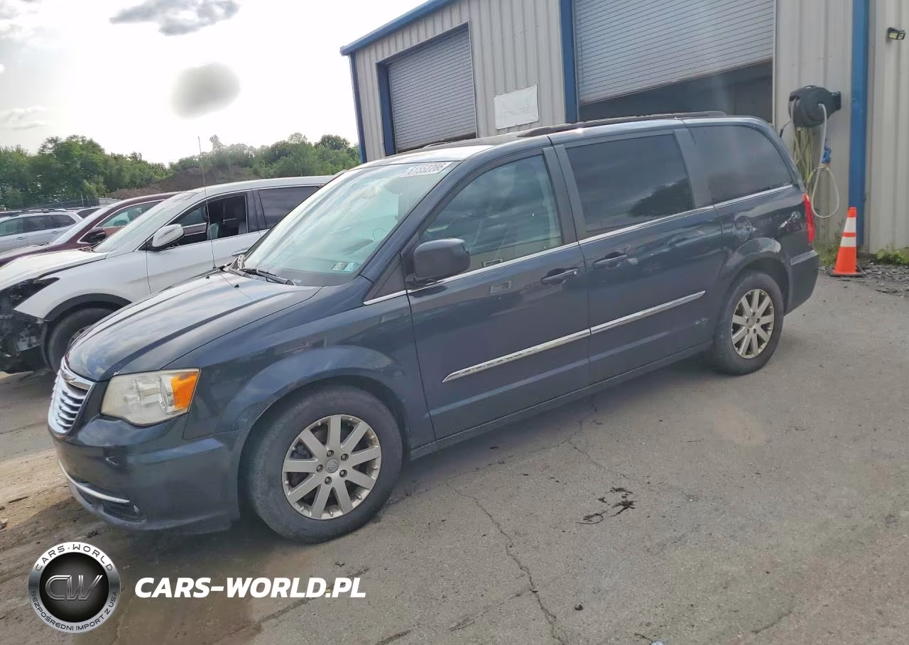 2014 Chrysler Town & Country Touring – zdjęcie 1 z 13