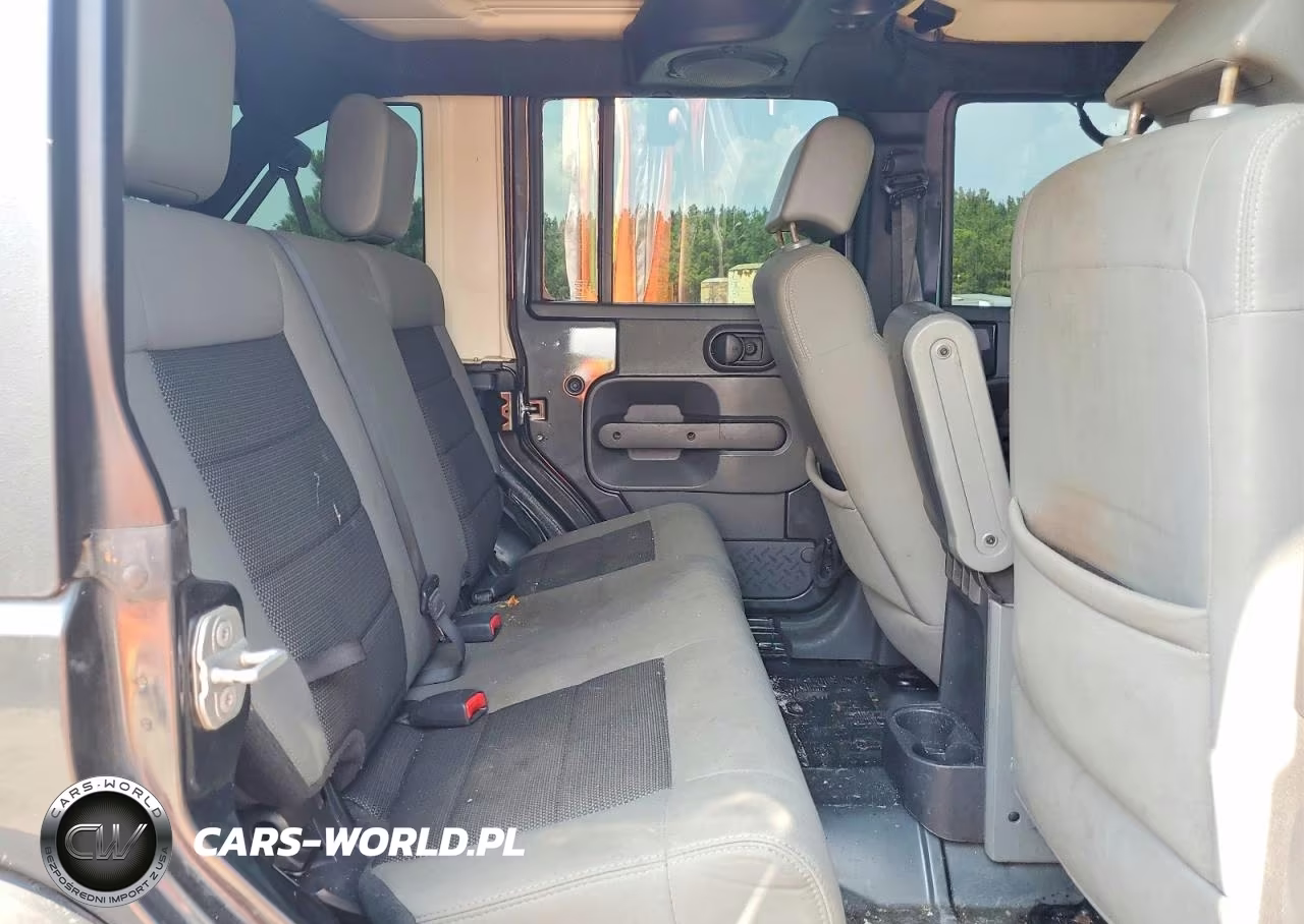 2010 Jeep Wrangler Unlimited Sport VIN:1J4BA3H13AL126867 - 10