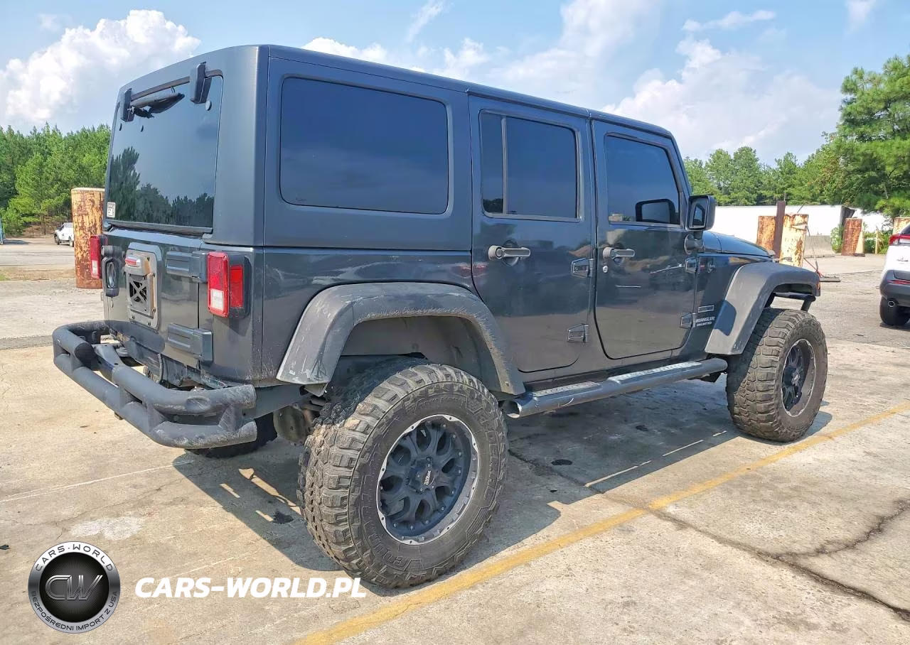 2010 Jeep Wrangler Unlimited Sport VIN:1J4BA3H13AL126867 - 3