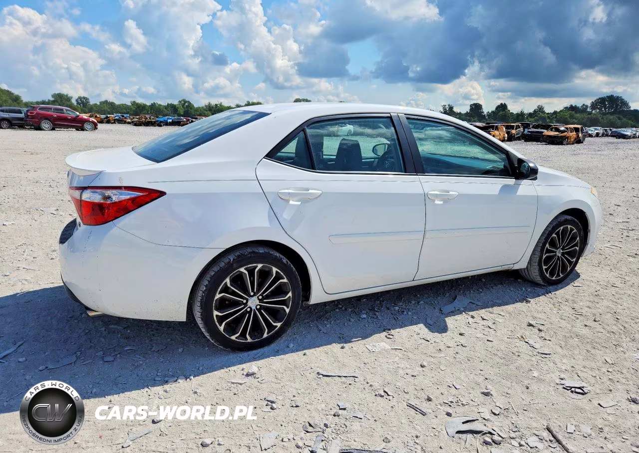 2015 Toyota Corolla S Plus VIN:5YFBURHE8FP328203 - 3