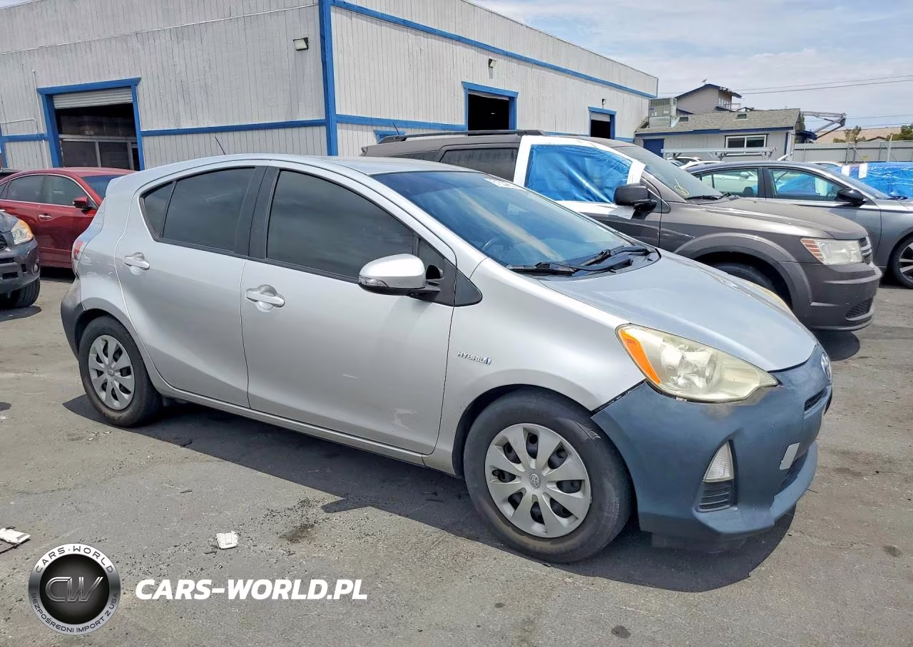 2013 Toyota Prius C Two VIN:JTDKDTB39D1052927 - 4