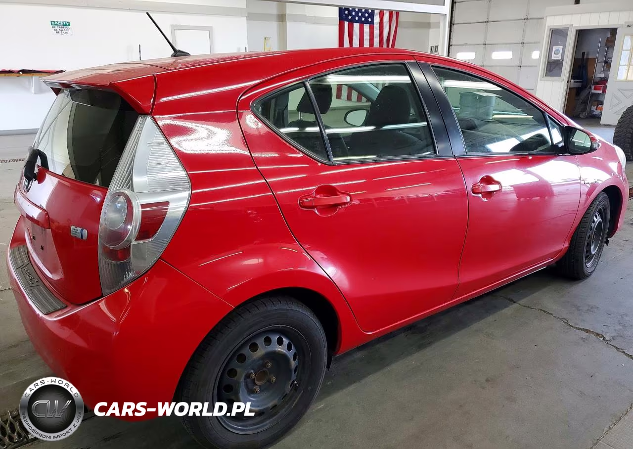 2013 Toyota Prius C Two VIN:JTDKDTB31D1545131 - 3