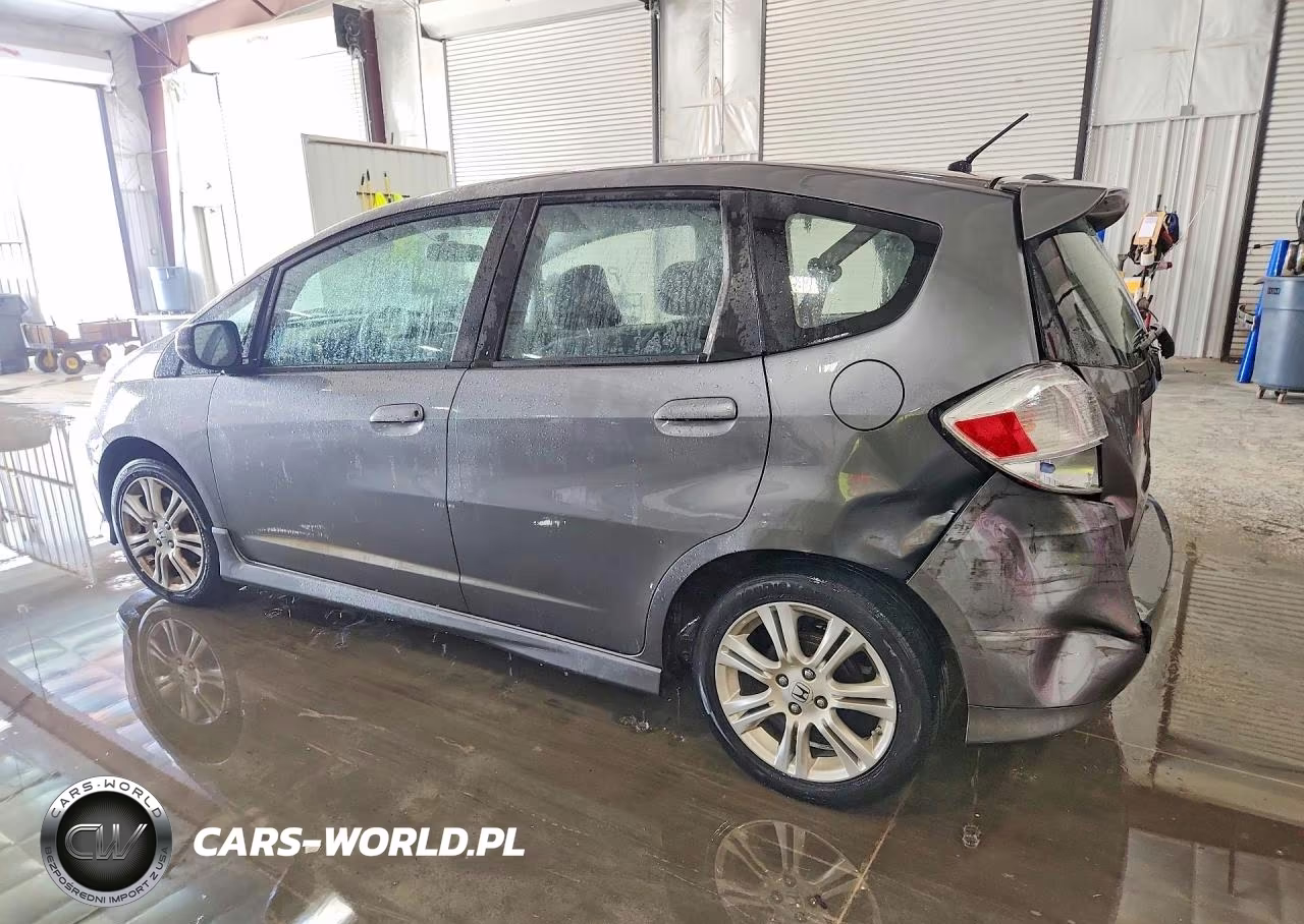 2011 Honda Fit Sport VIN:JHMGE8H56BC024897 - 2