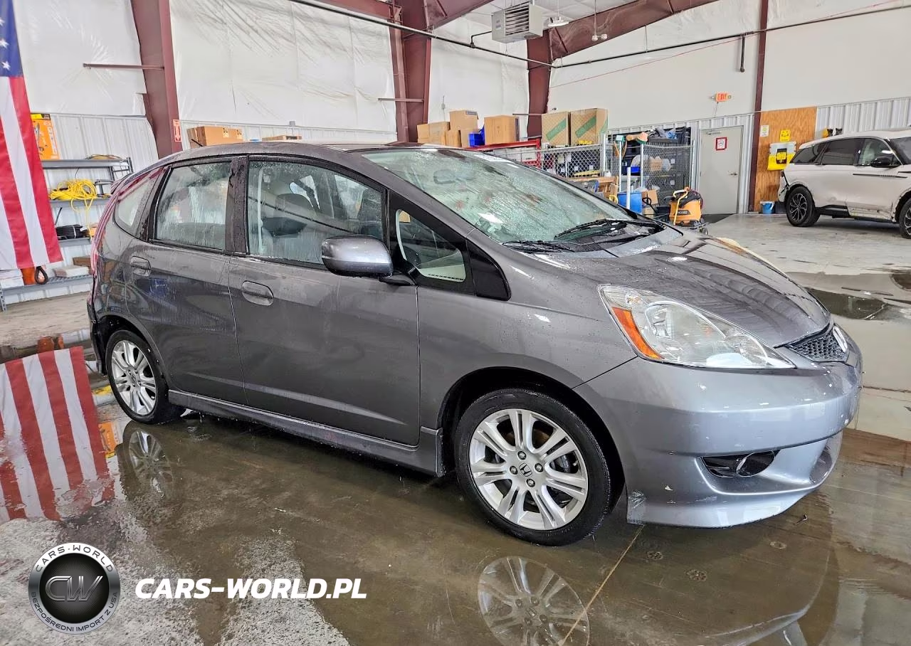 2011 Honda Fit Sport VIN:JHMGE8H56BC024897 - 4
