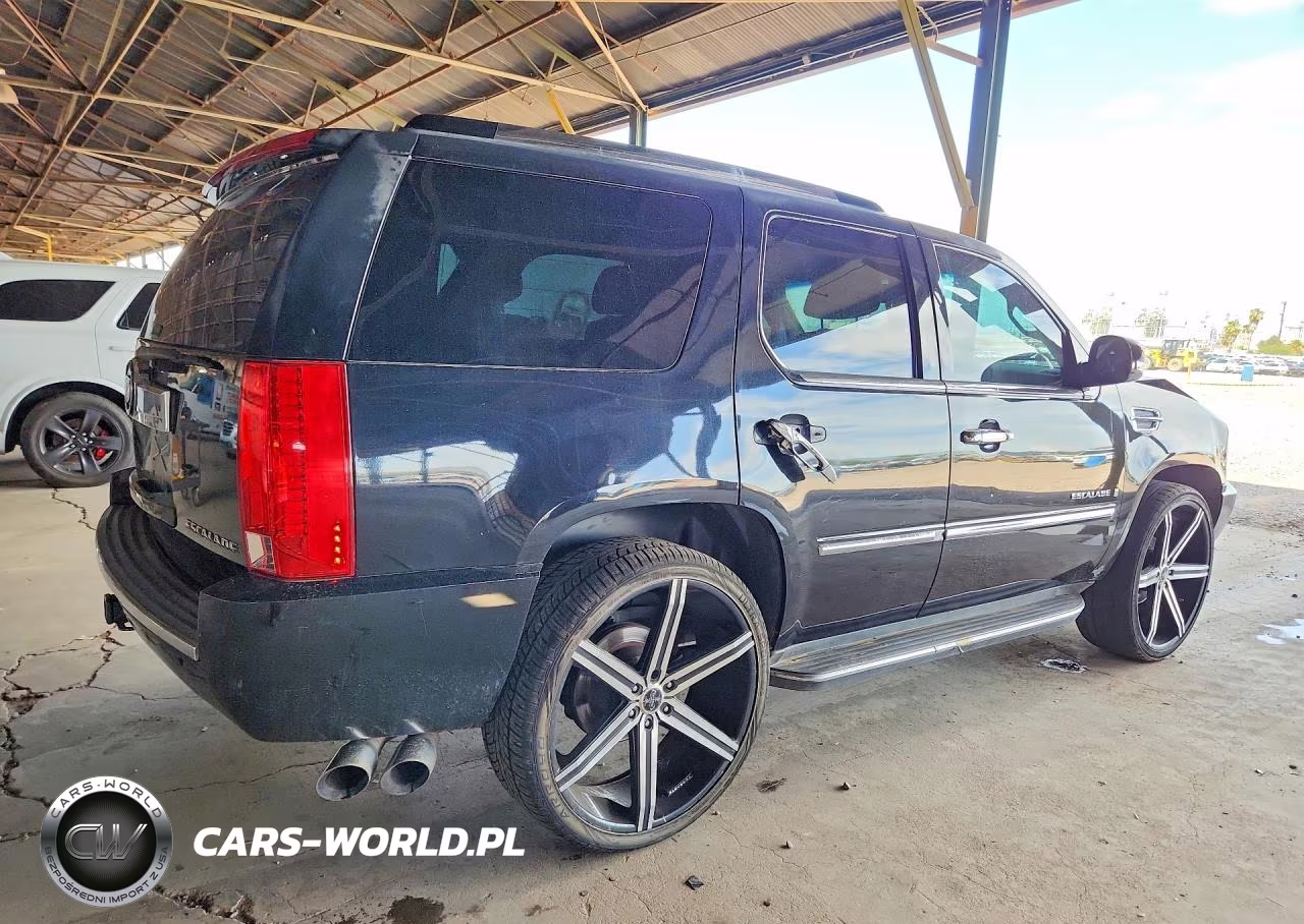 2008 Cadillac Escalade Luxury VIN:1GYFK638X8R220658 - 3