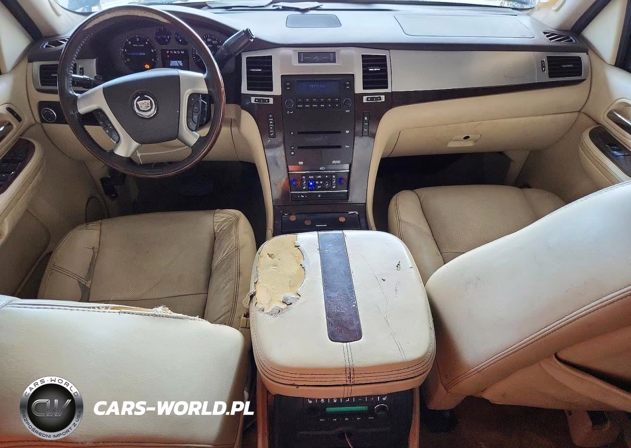 2008 Cadillac Escalade Luxury VIN:1GYFK638X8R220658 - 8