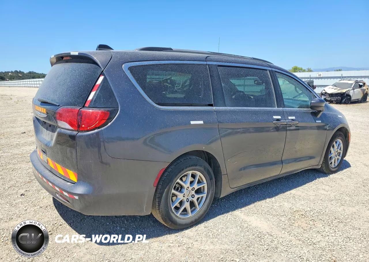 2021 Chrysler Voyager Lxi VIN:2C4RC1DG8MR541448 - 3