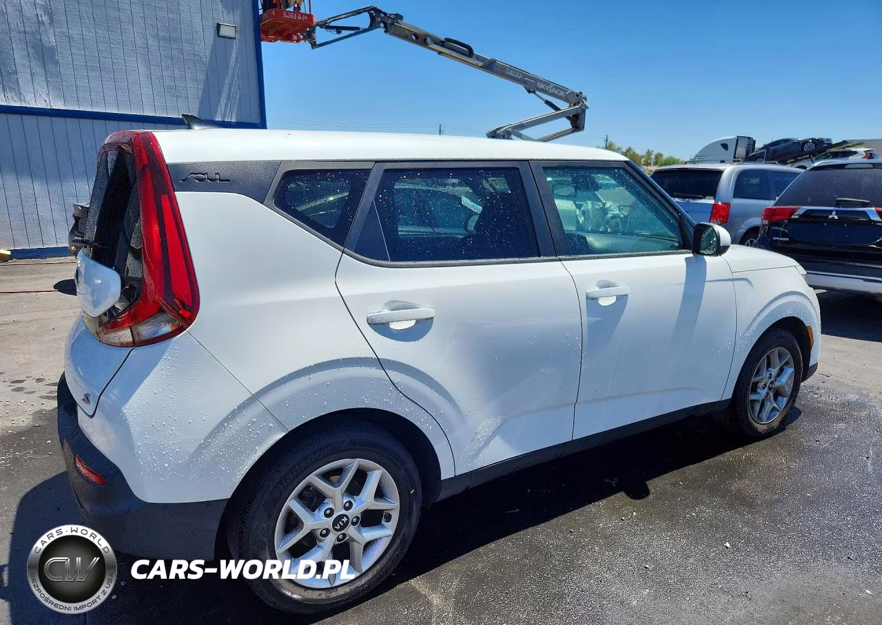 2020 Kia Soul S VIN:KNDJ23AU0L7058607 - 3