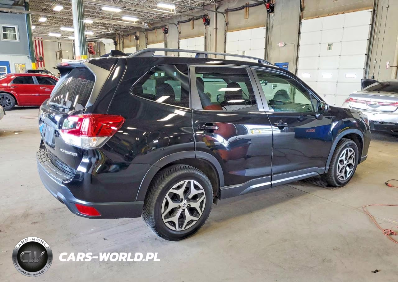 2020 Subaru Forester Premium VIN:JF2SKAJC6LH410858 - 3