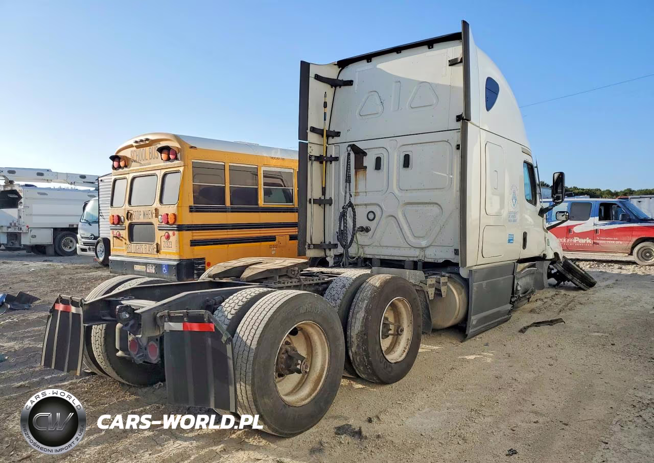 2021 Freightliner Cascadia 126 Semi Truck VIN:3AKJHHDVXMSMS1095 - 3