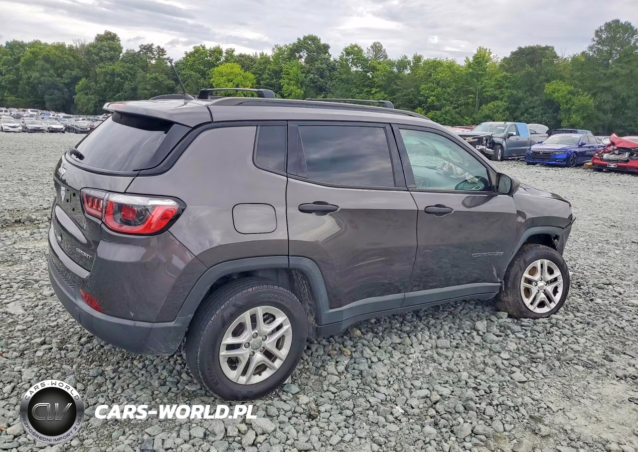 2018 Jeep Compass Sport VIN:3C4NJDABXJT180070 - 3