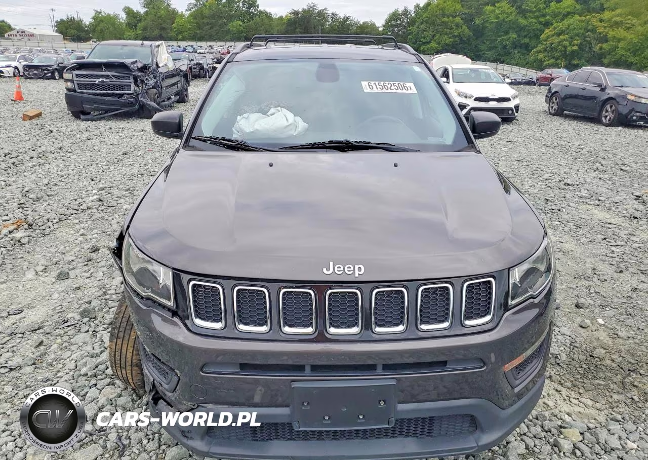 2018 Jeep Compass Sport VIN:3C4NJDABXJT180070 - 5