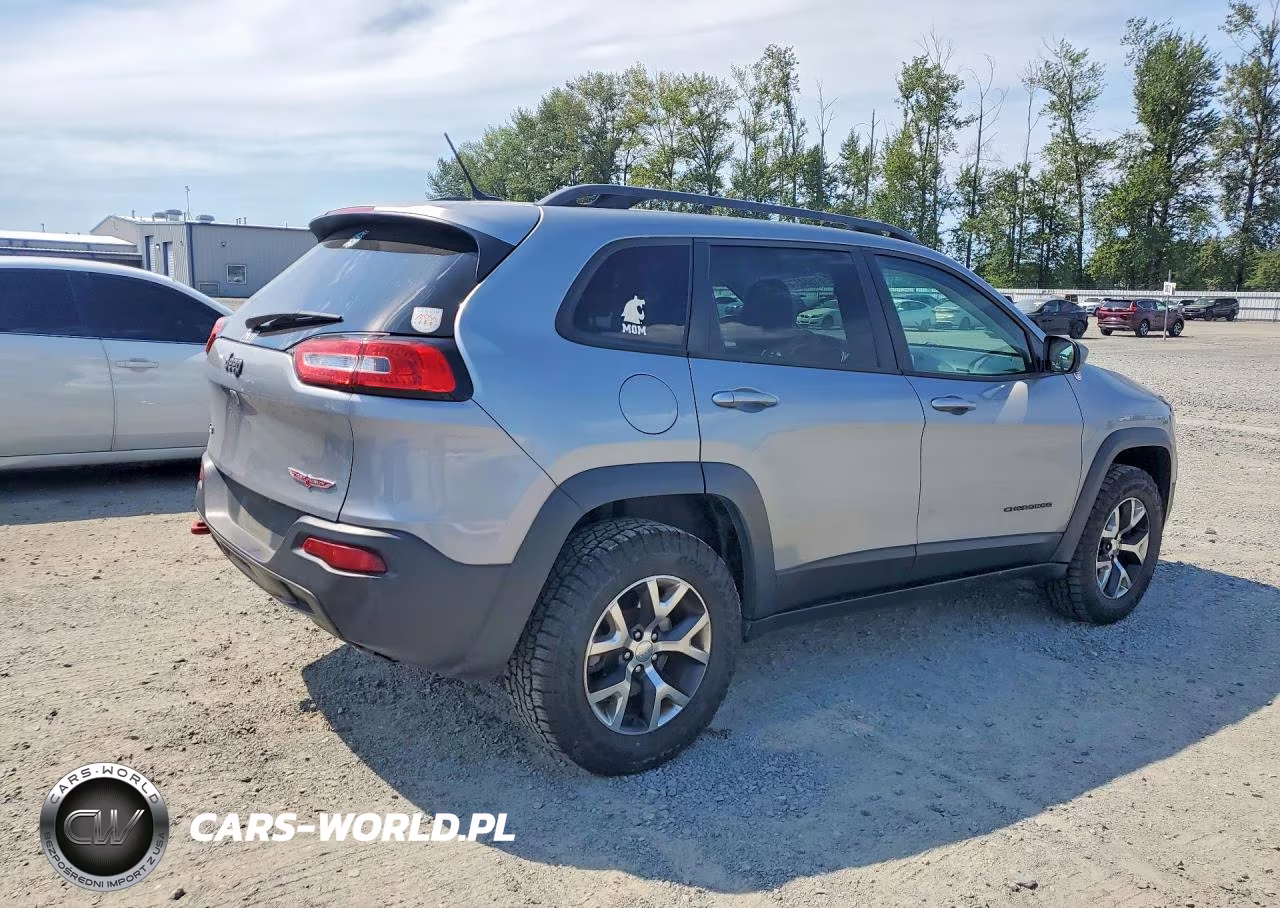 2015 Jeep Cherokee Trailhawk VIN:1C4PJMBS5FW786157 - 3