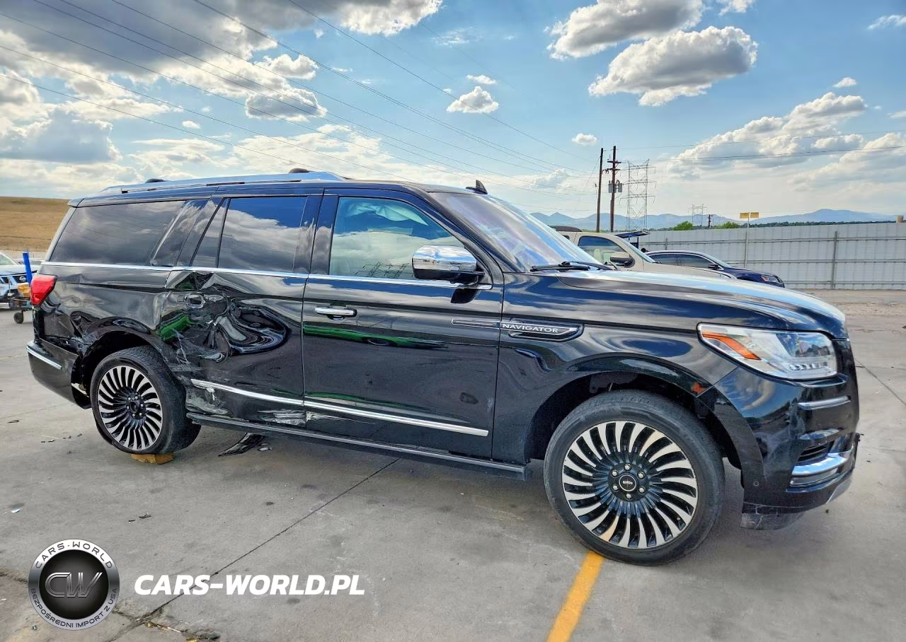 2018 Lincoln Navigator L Black Label VIN:5LMJJ3TT9JEL22531 - 4