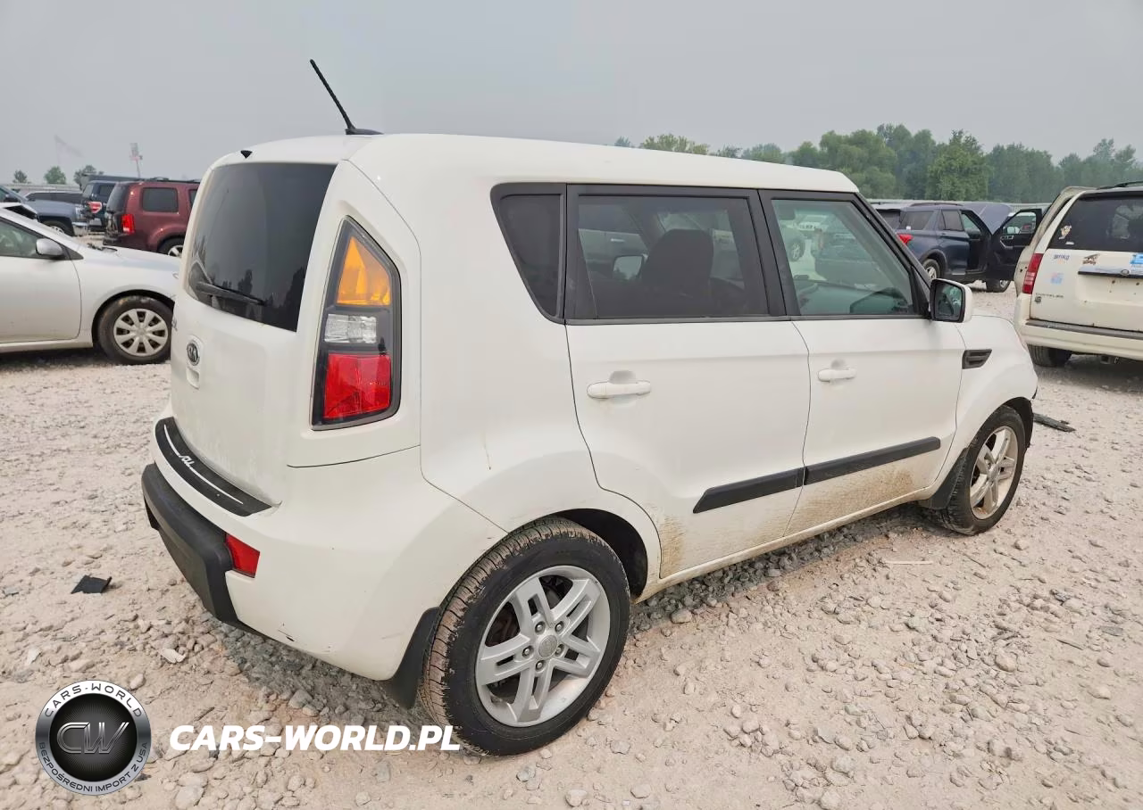 2011 Kia Soul + VIN:KNDJT2A26B7272831 - 3