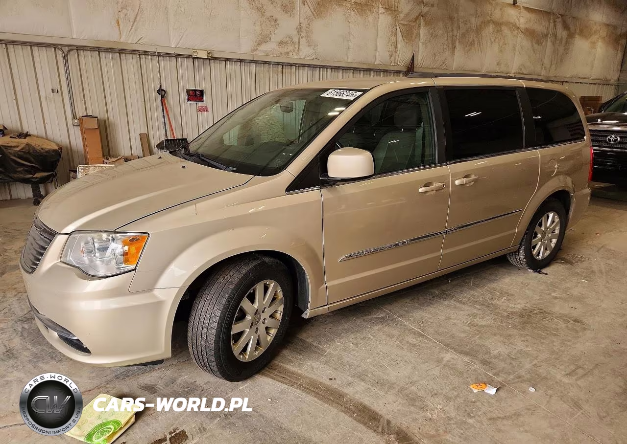 2015 Chrysler Town & Country Touring – zdjęcie 1 z 13