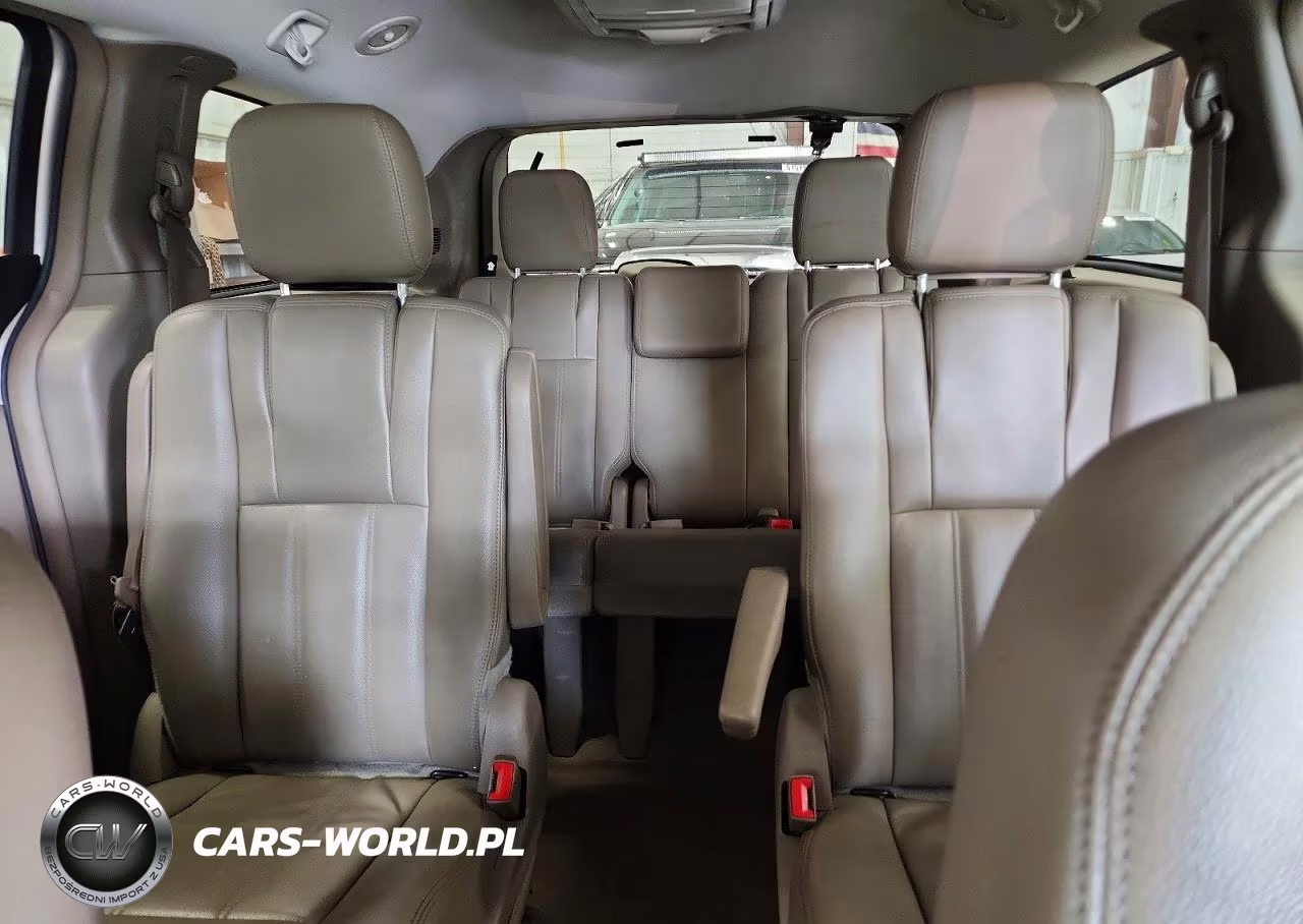 2015 Chrysler Town & Country Touring VIN:2C4RC1BG1FR538073 - 10