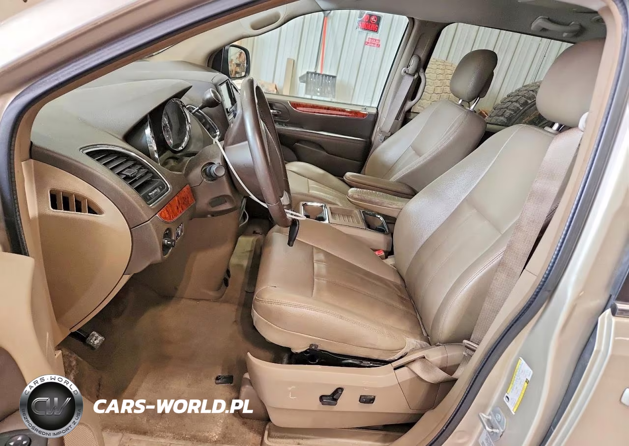 2015 Chrysler Town & Country Touring VIN:2C4RC1BG1FR538073 - 7