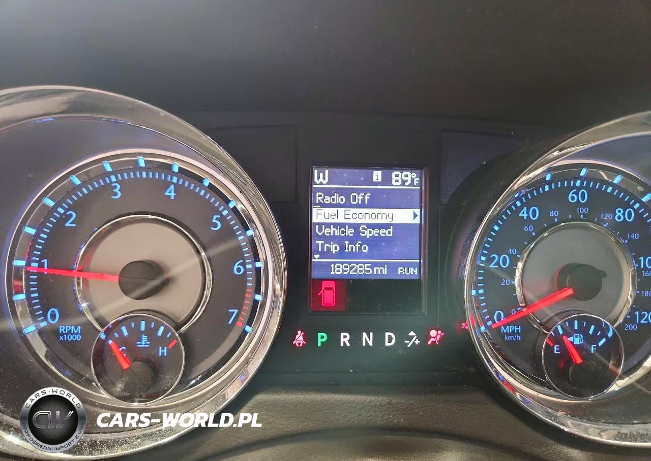 2015 Chrysler Town & Country Touring VIN:2C4RC1BG1FR538073 - 9