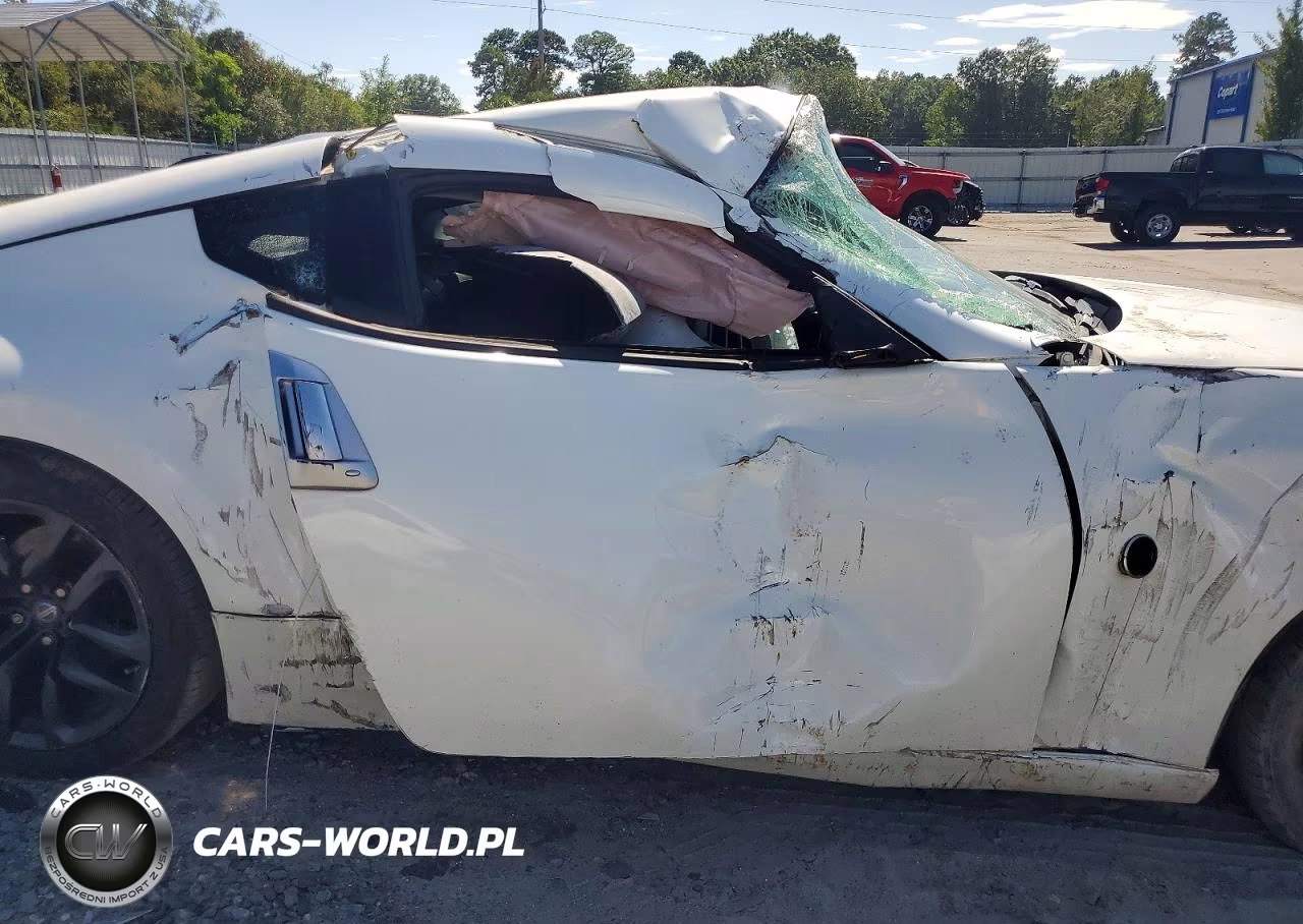 2015 Nissan 370Z Base VIN:JN1AZ4EH9FM441310 - 10