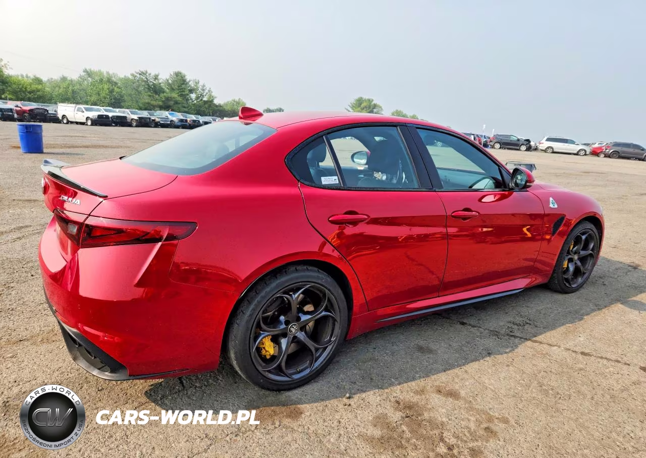 2018 Alfa Romeo Giulia Quadrifoglio VIN:ZARFAEAV9J7592849 - 3
