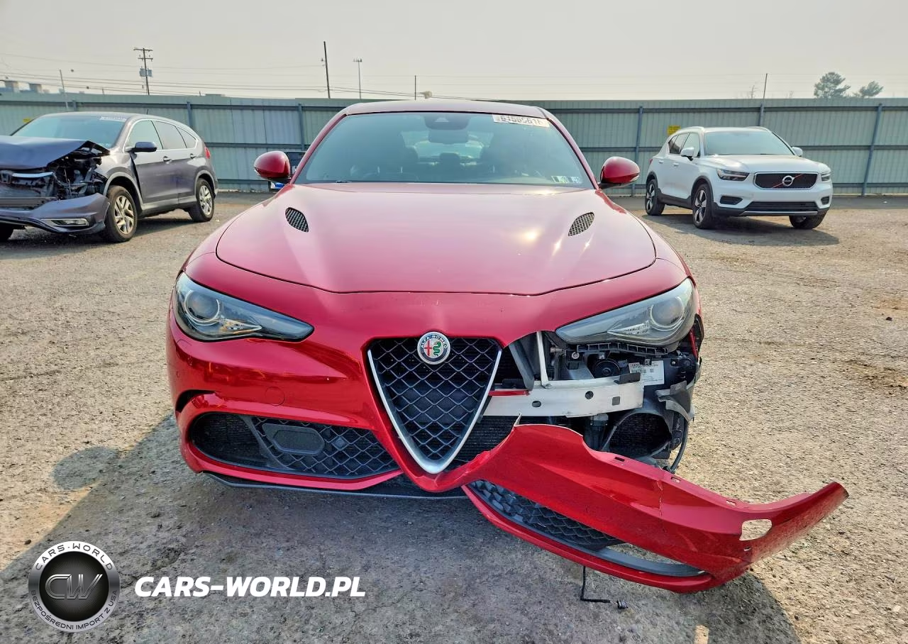 2018 Alfa Romeo Giulia Quadrifoglio VIN:ZARFAEAV9J7592849 - 5