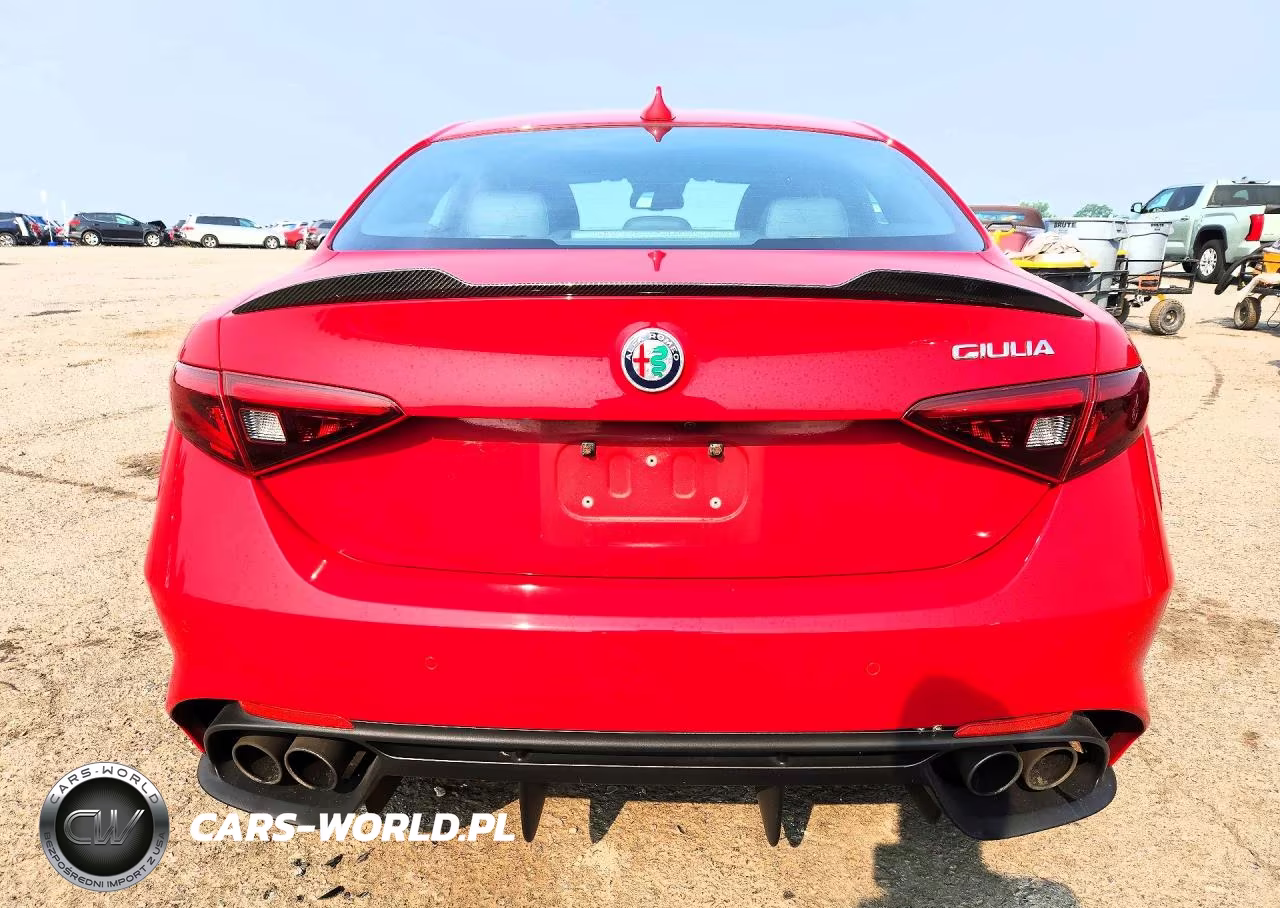 2018 Alfa Romeo Giulia Quadrifoglio VIN:ZARFAEAV9J7592849 - 6