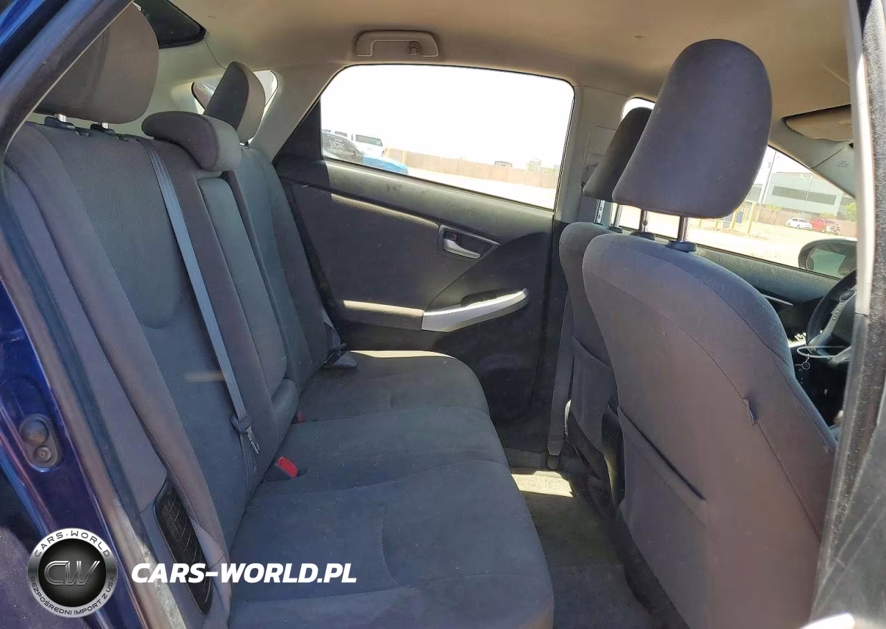 2015 Toyota Prius Two VIN:JTDKN3DU5F1963116 - 10