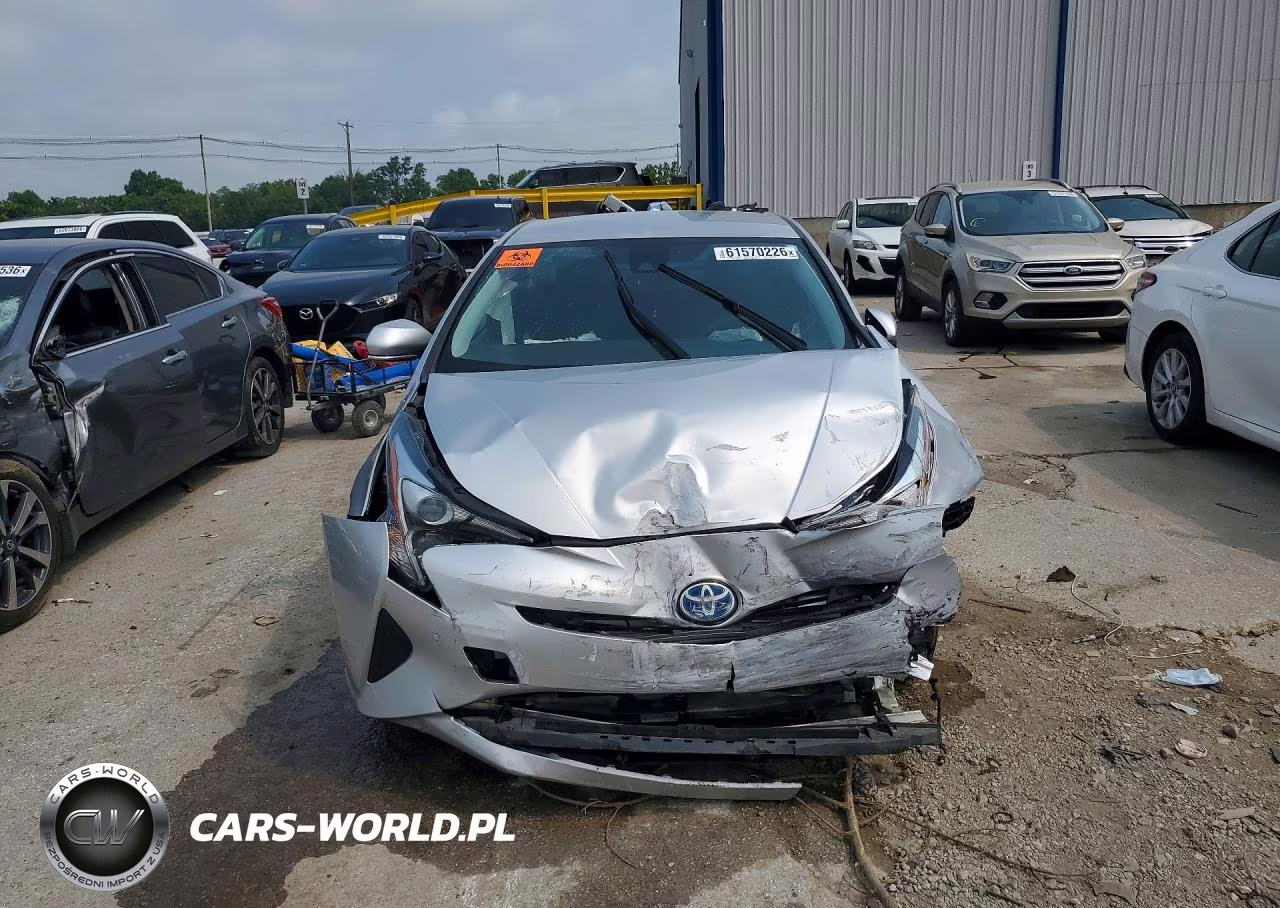 2018 Toyota Prius Two VIN:JTDKBRFU4J3065421 - 5