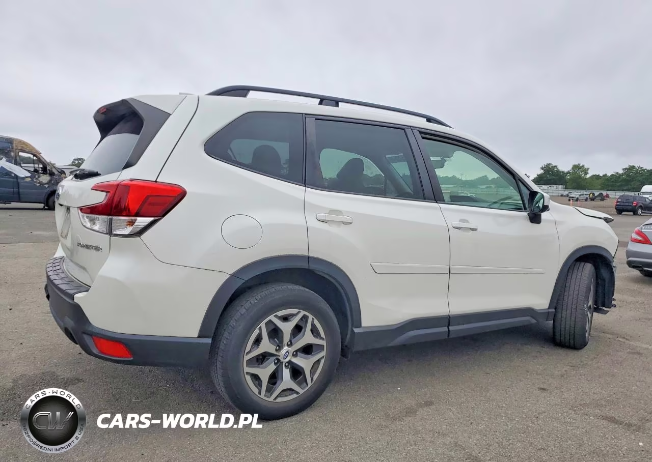 2021 Subaru Forester Premium VIN:JF2SKAJC7MH526118 - 3