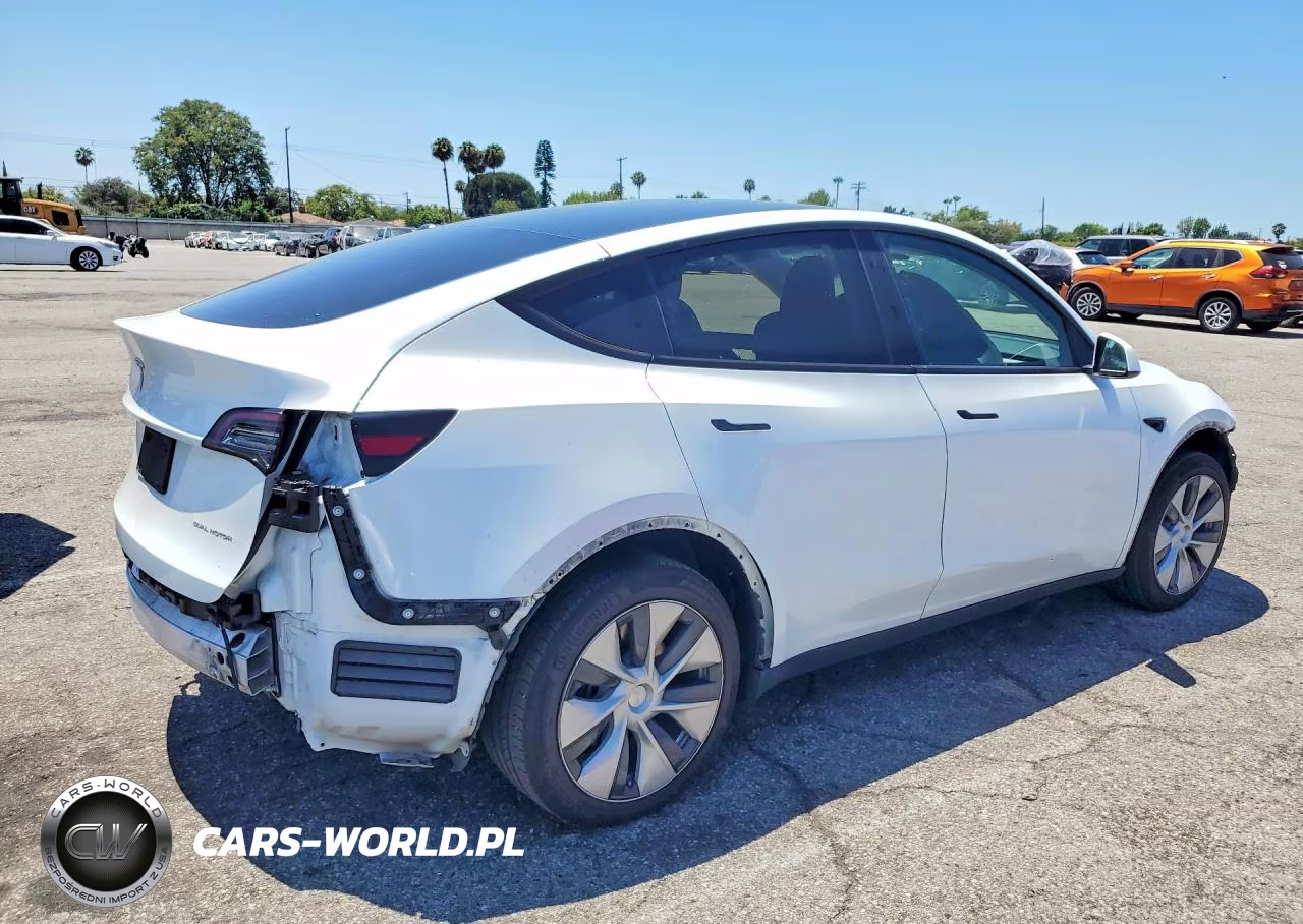 2022 Tesla Model Y VIN:7SAYGAEE9NF465526 - 3