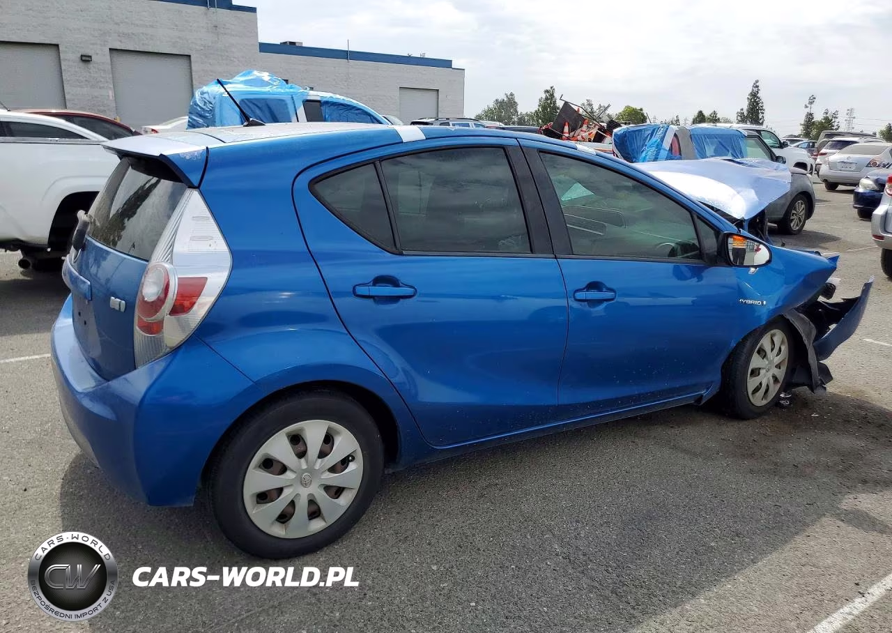 2013 Toyota Prius C One VIN:JTDKDTB30D1540244 - 3