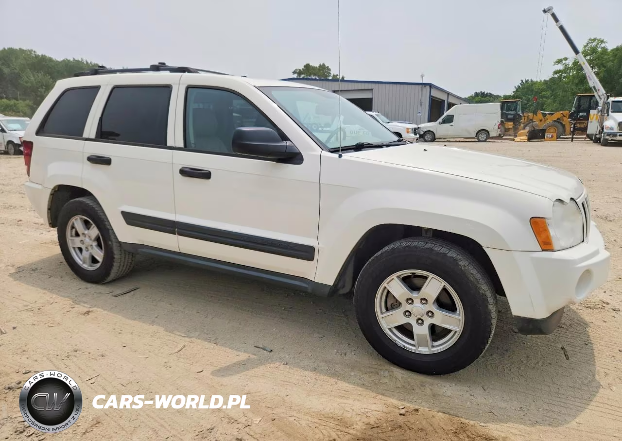 2005 Jeep Grand Cherokee Laredo VIN:1J8GR48K25C609459 - 4
