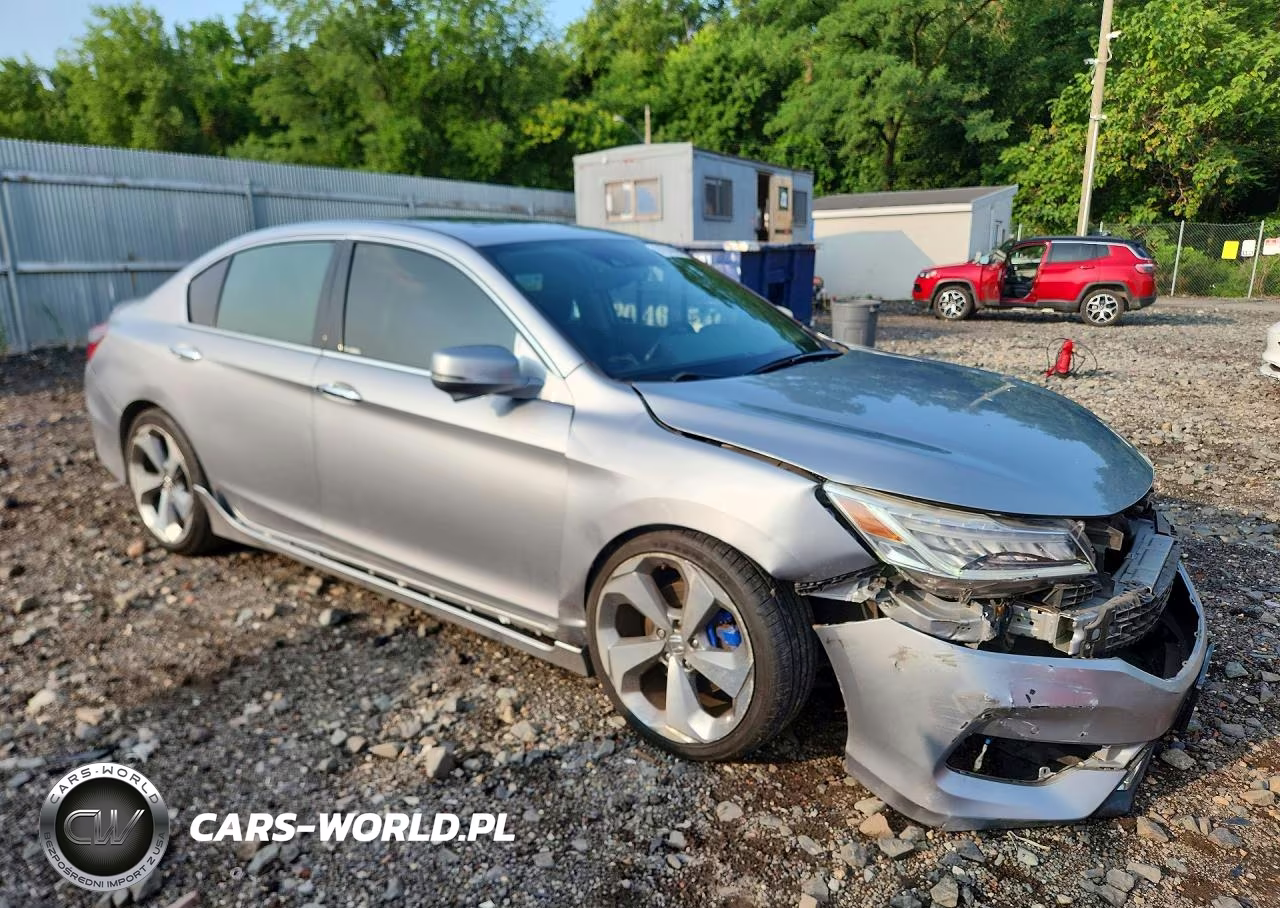 2017 Honda Accord Touring VIN:1HGCR3F93HA026349 - 4