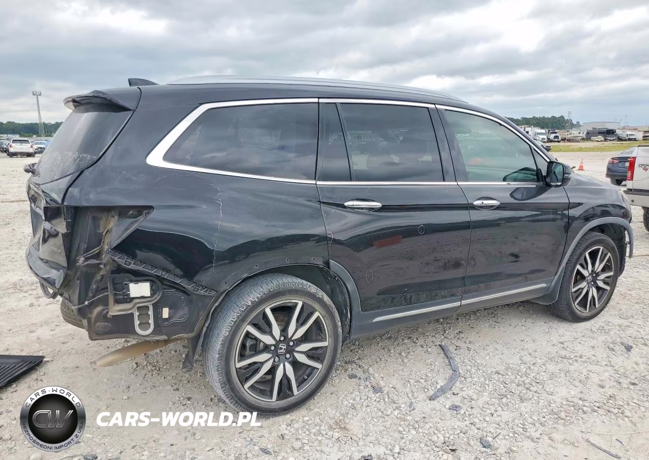 2019 Honda Pilot Touring VIN:5FNYF5H65KB004685 - 3