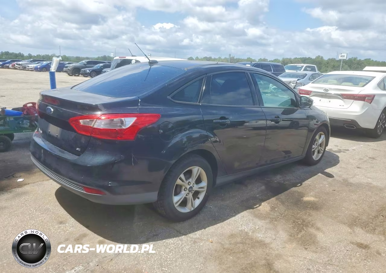 2014 Ford Focus Se VIN:1FADP3F22EL452423 - 3