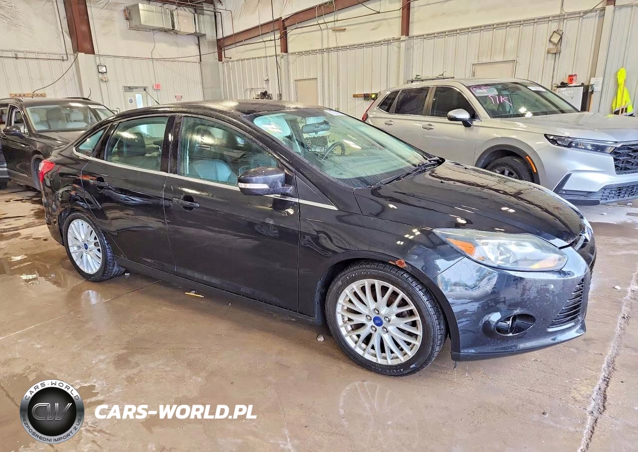 2014 Ford Focus Titanium VIN:1FADP3J27EL230046 - 4